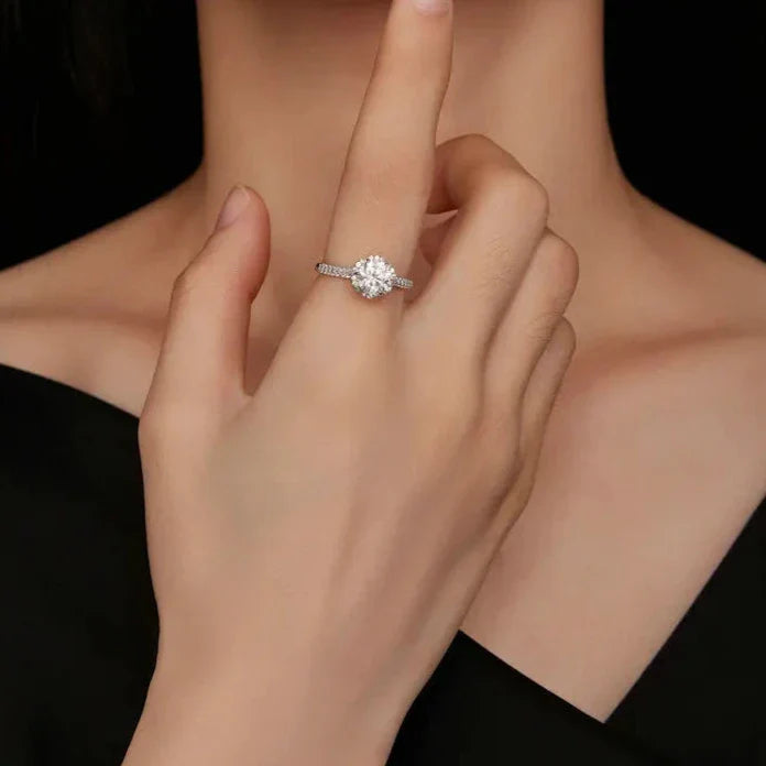Bague en moissanite étincelante